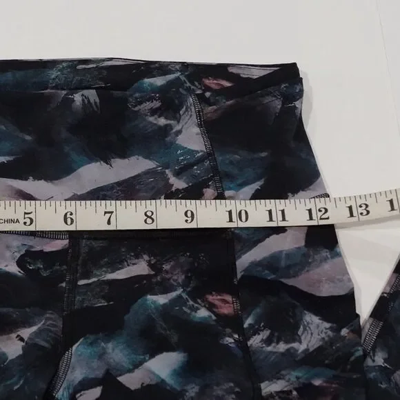 Lululemon Legging Size 4 With Pockets. - Picture 5 of 10